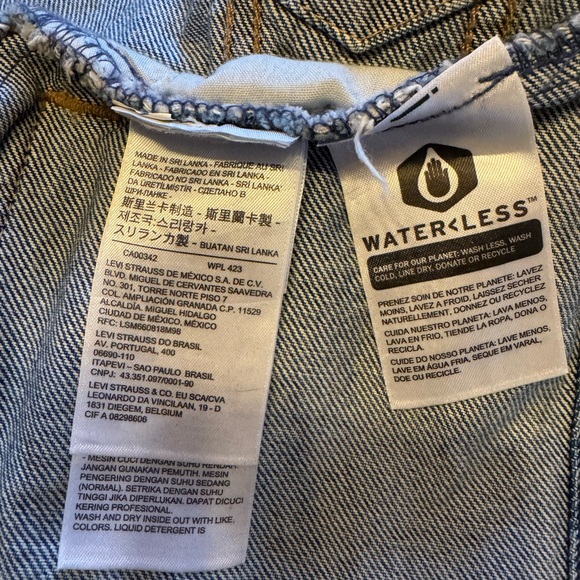 Levi's Ex-Boyfriend Trucker Denim Jacket NWT - Picture 6 of 7